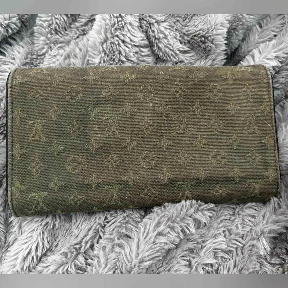 Louis Vuitton Mini Lin Wallet - Women | Color: Green - Picture 2 of 15
